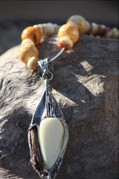 Butterscotch amber/spiny oyster/agate