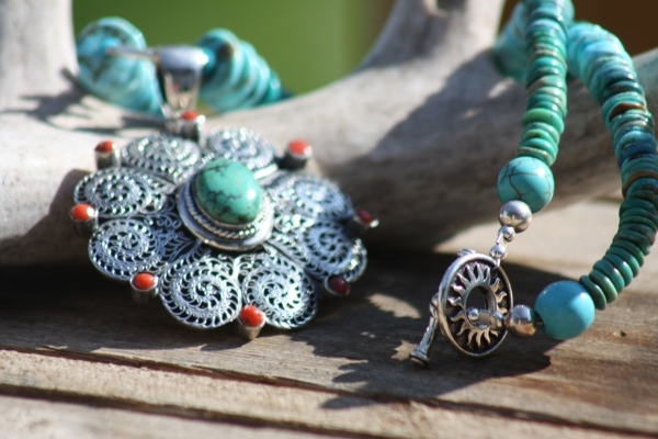 Turquoise/coral